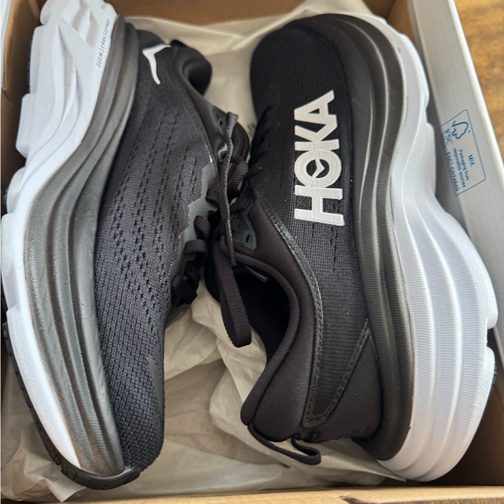 NWT 6.5B - Women’s Hoka Bondi 8
Black